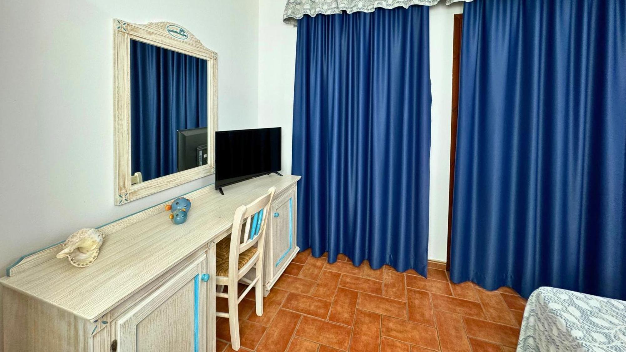 Hotel Le Sabbie Calasetta Extérieur photo