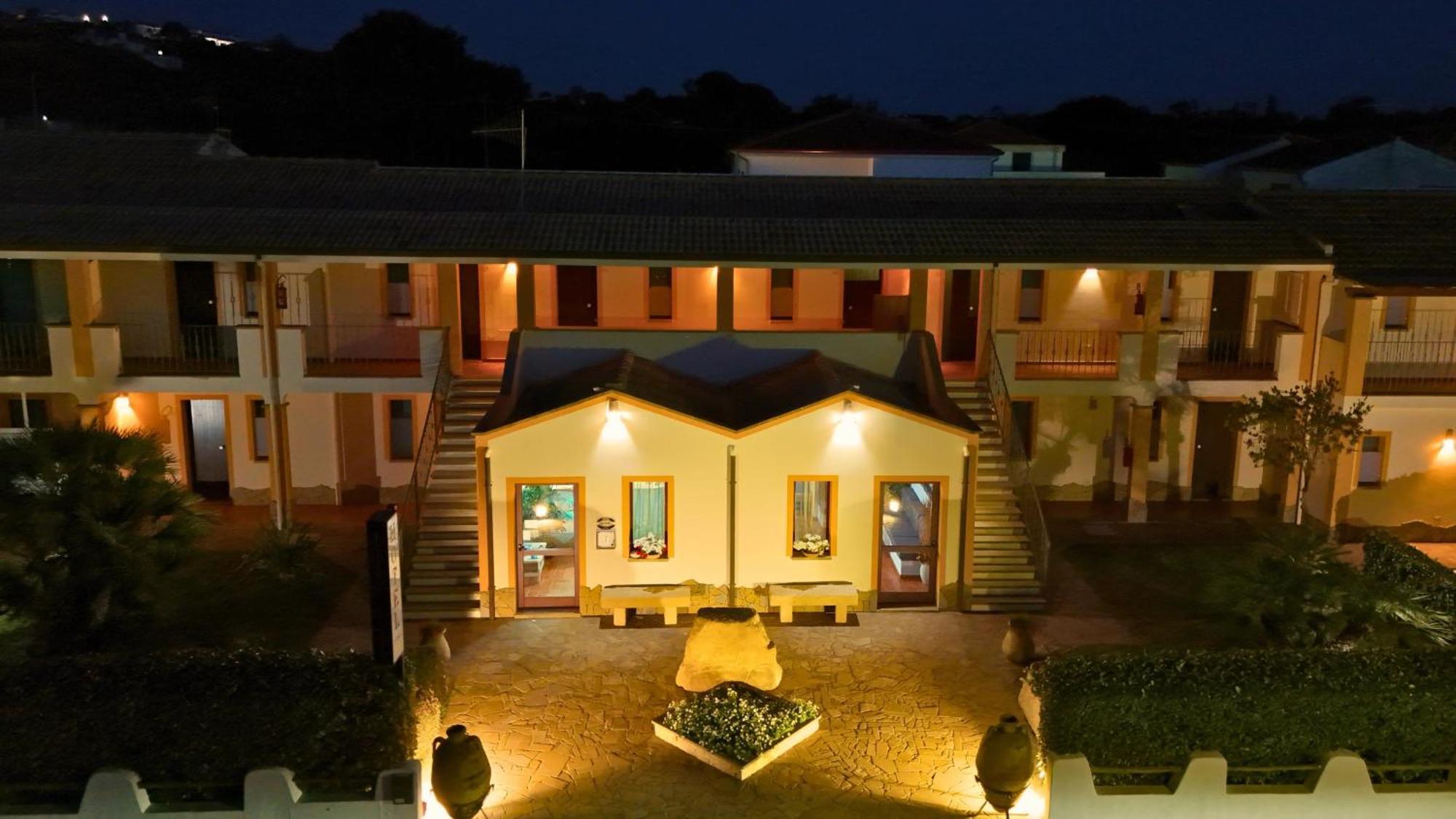 Hotel Le Sabbie Calasetta Extérieur photo