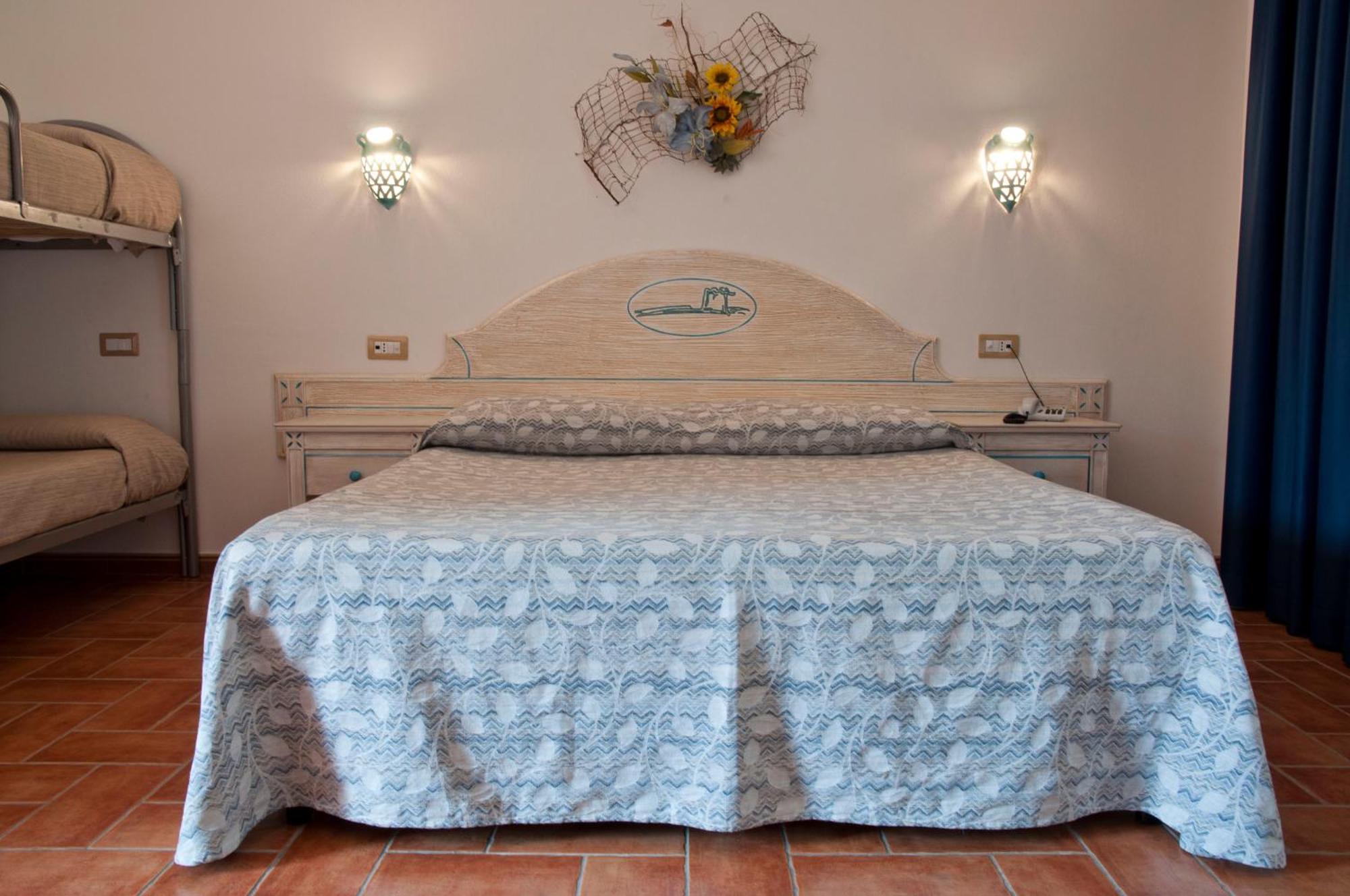 Hotel Le Sabbie Calasetta Extérieur photo