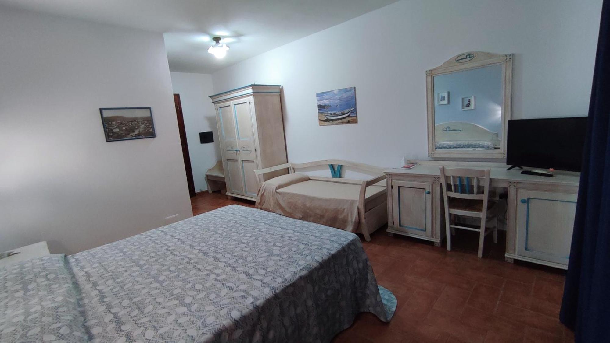 Hotel Le Sabbie Calasetta Extérieur photo