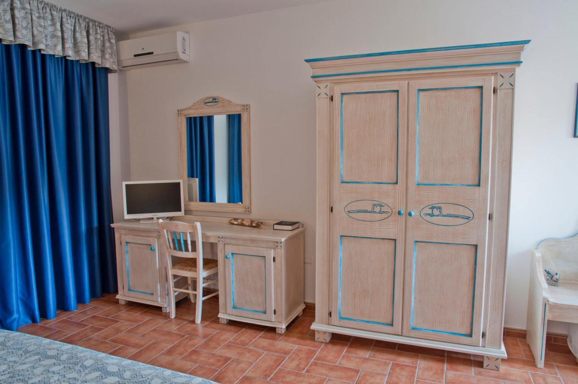 Hotel Le Sabbie Calasetta Extérieur photo